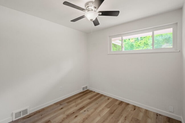 Building Photo - AVAILABLE SEPT 1ST!! BEAUTIFUL 3 BEDROOM HOME IN WILKINS TOWNSHIP!