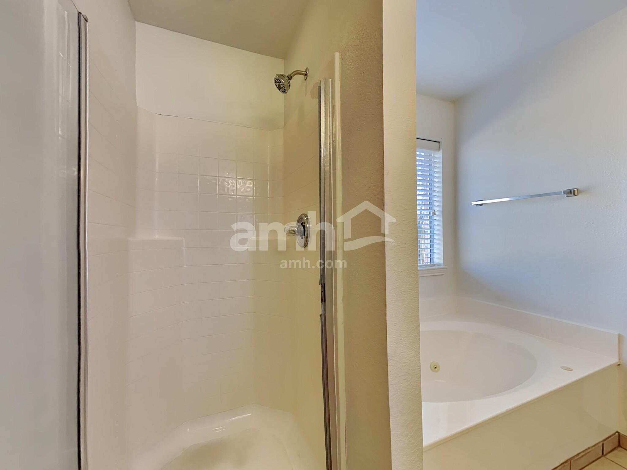 Building Photo - 512 Timber Dr