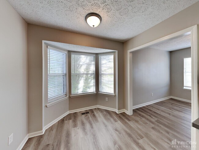 Building Photo - 753 Jaywood Dr