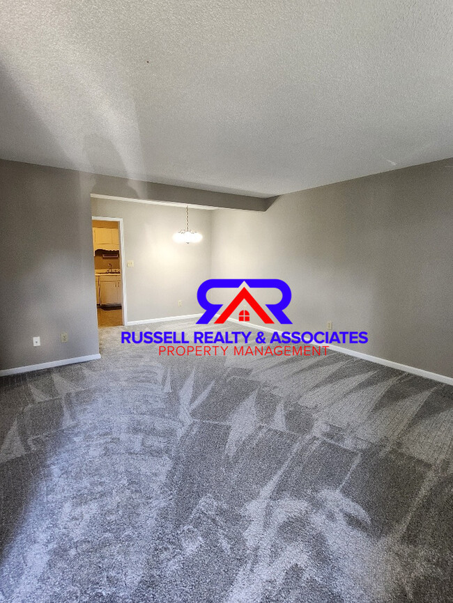 Building Photo - Alabaster Townhome