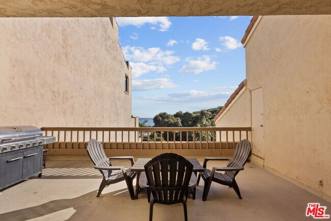 Building Photo - 23924 De Ville Way