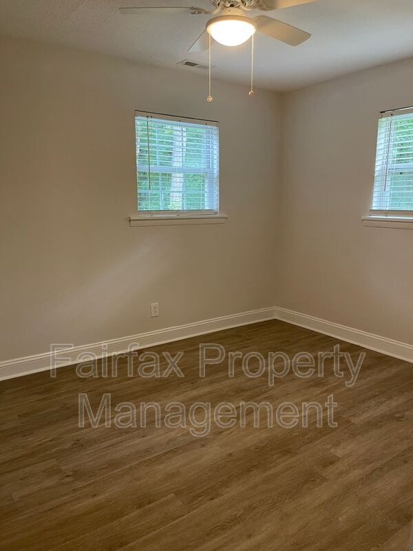 Building Photo - 1120 Elmo St