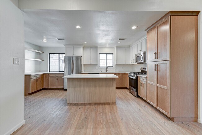 Building Photo - 5655 Wigton Dr