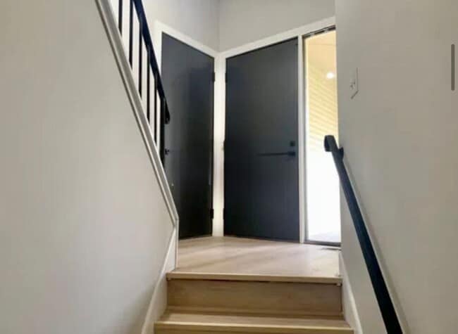 Building Photo - 4BR/2BA Eden Prairie Home In Cul De Sac Available 6/1 !