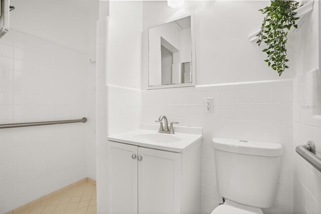 Building Photo - 524 Byron Rd