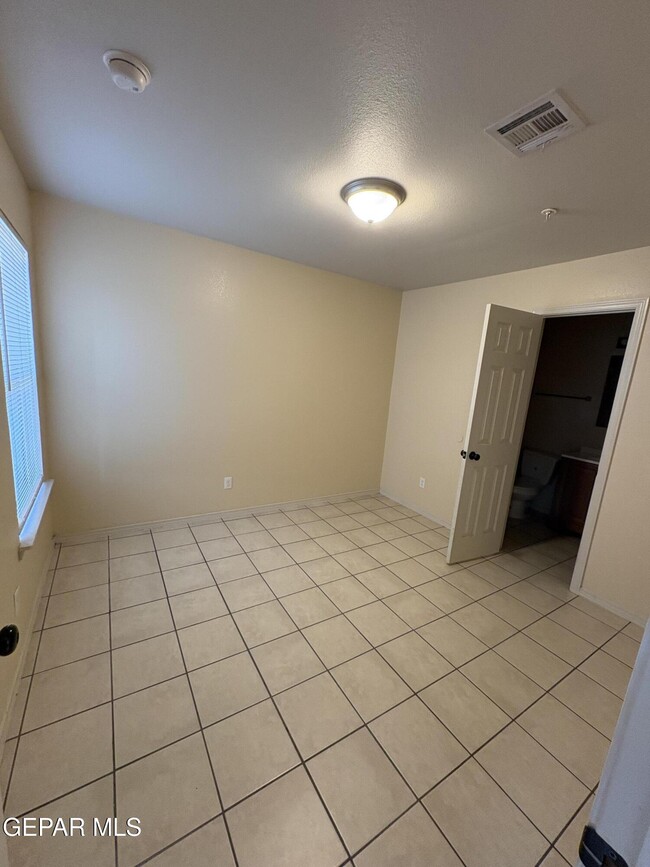 Building Photo - 3932 Truman Ave