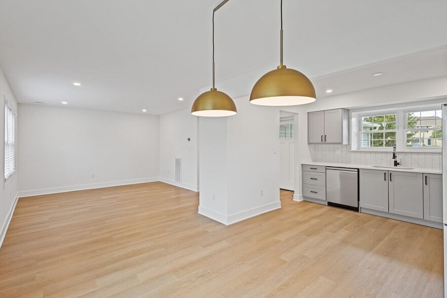 Building Photo - 5 Exeter Ct