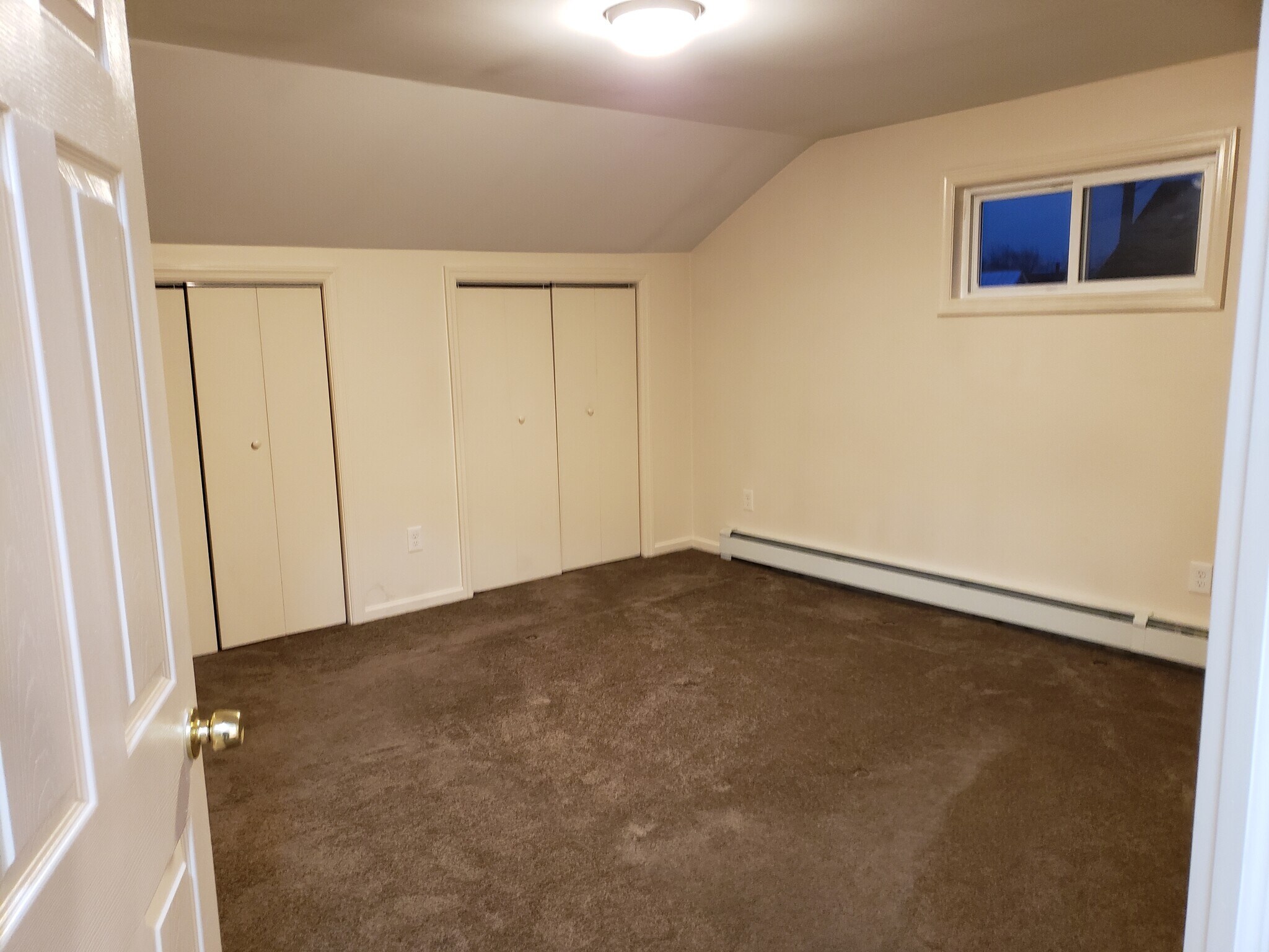 Bedroom 1 - 7 Broad St