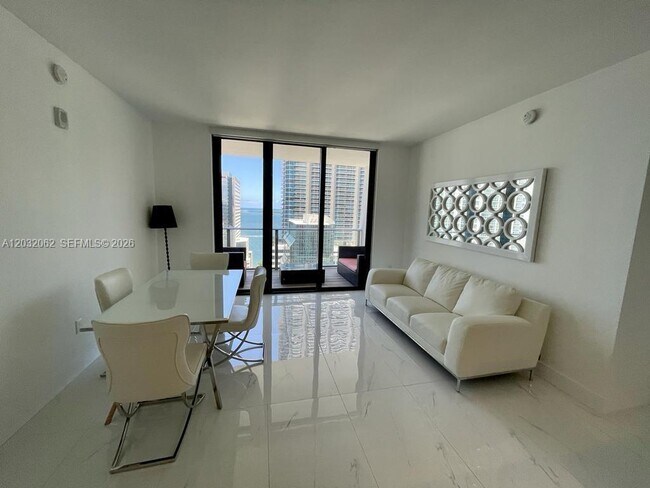 Building Photo - 1010 Brickell Ave