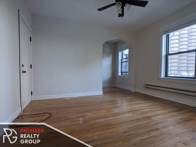 Building Photo - 618 W Patterson Ave