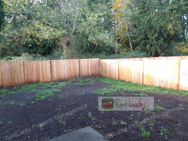 Building Photo - Lee-Federal Way Duplex