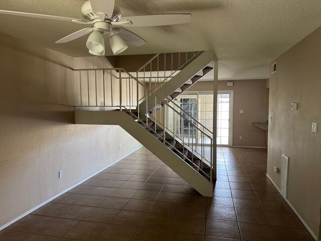 Building Photo - Centrally located 4 bedroom townhome