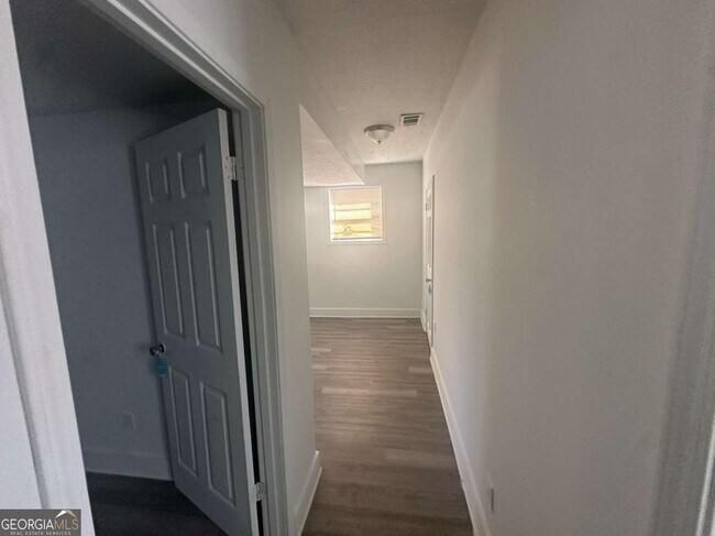 Building Photo - 1009 Pinecrest Dr