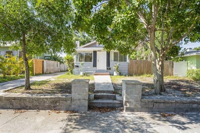 Primary Photo - 403 Princess St