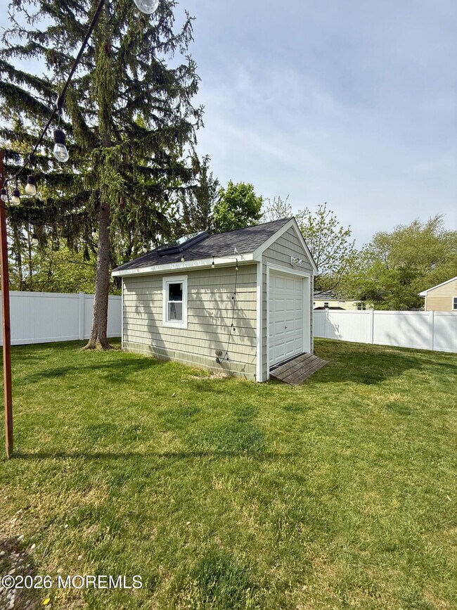 Building Photo - 878 Salem Dr