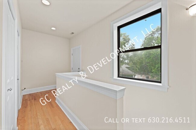 Building Photo - 7635 N Greenview Ave