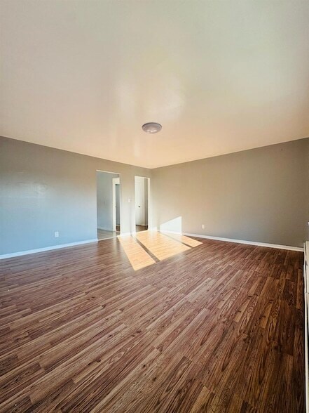 Building Photo - 429 S 3rd Ave