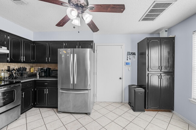 Building Photo - 470 Managua Way