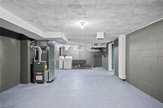 Building Photo - 3024 Warrensville Center Rd
