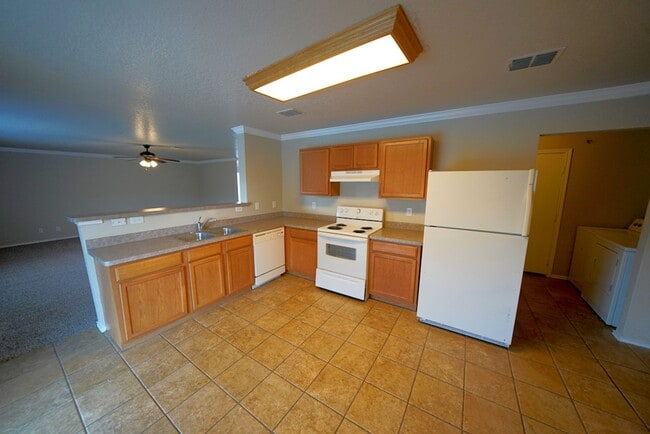 Building Photo - Charming 4-Bedroom, 2.5-Bathroom Home in C...