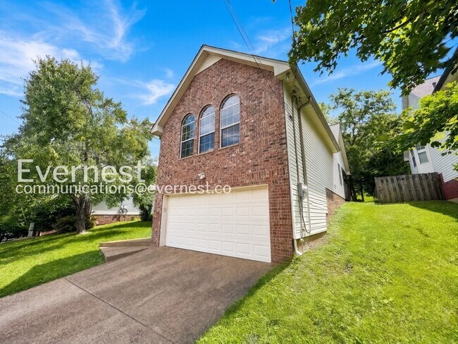 Building Photo - 3-Bed/2-Bath Home with Attached Garage/ Available Now!