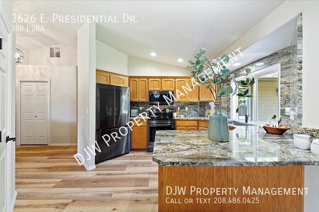 Building Photo - Exceptional 3 Bed 2 Bath House by The Vill...