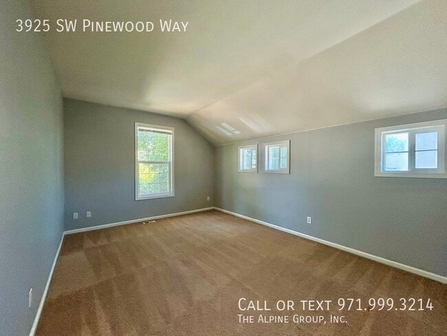 Building Photo - 3925 SW Pinewood Way