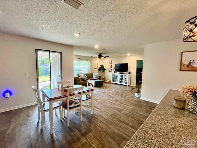 Building Photo - 5789 Guinevere Ln