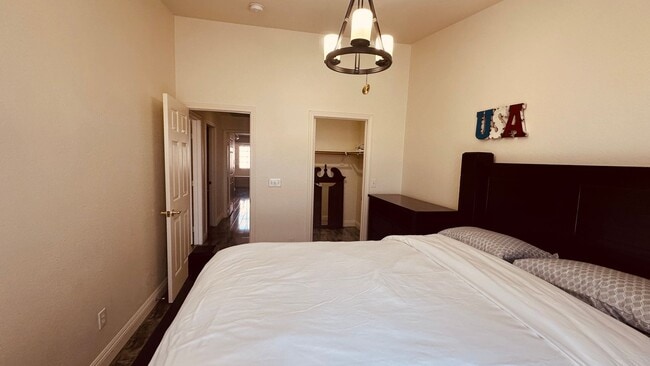 Building Photo - Furnished 3 Bedroom Home in Gated Community