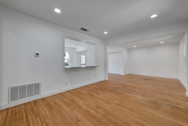 Building Photo - 203 Nelray Blvd