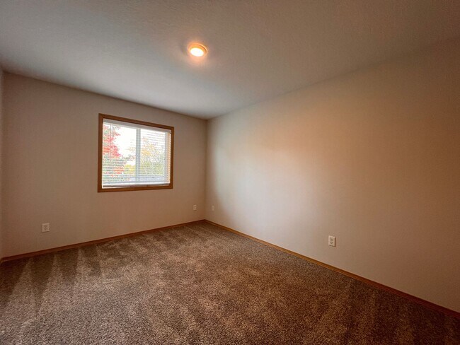 Building Photo - MOVE IN SPECIAL!! Beautifully Remodeled Ho...