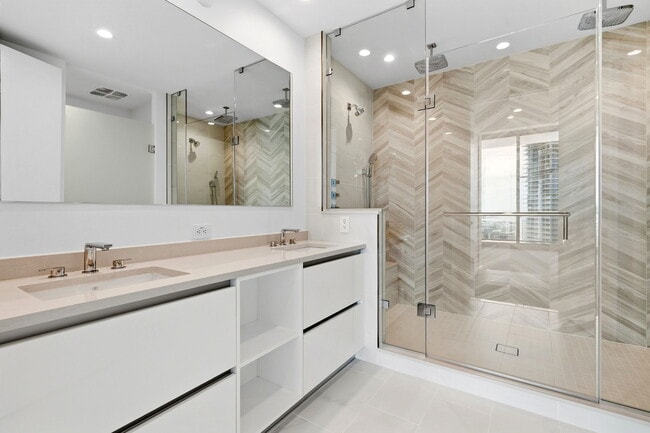 Building Photo - 400 Central Ave