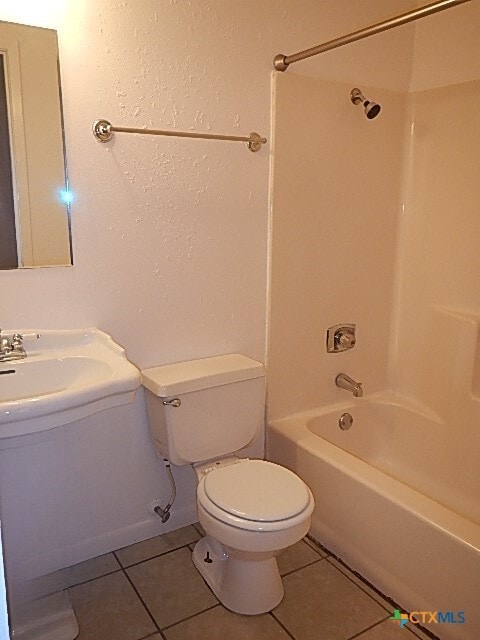 Building Photo - 2608 Tracey Cir