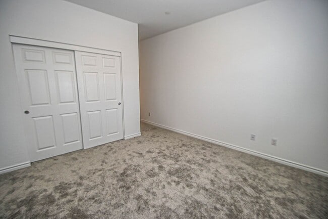 Building Photo - 20 Barbara Ln