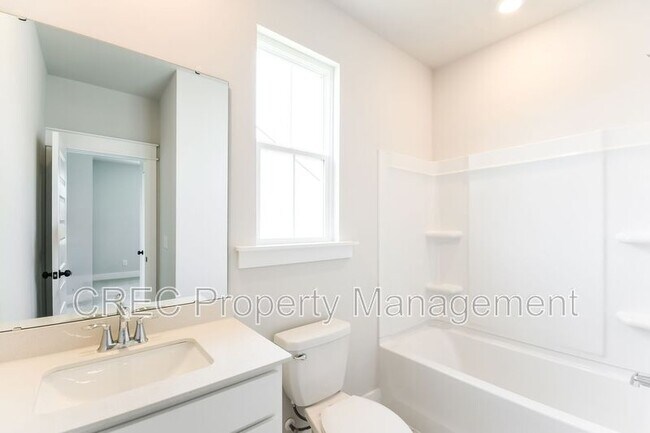 Building Photo - 1205 Carnes Xing Blvd