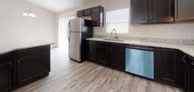 Building Photo - 35 Birchwood Dr