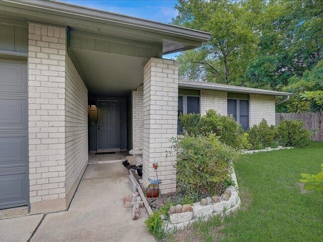 Building Photo - 10906 Meadgreen Ct