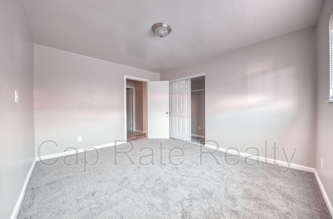 Building Photo - 26 S Hampton Rd