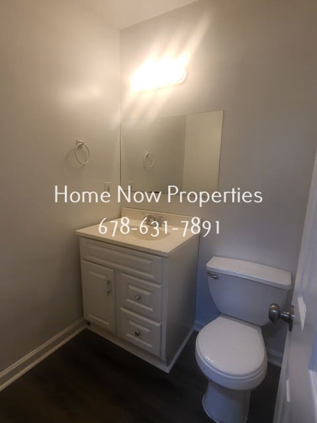 Building Photo - Spacious 4BR Home + Bonus Rooms in Mainstr...