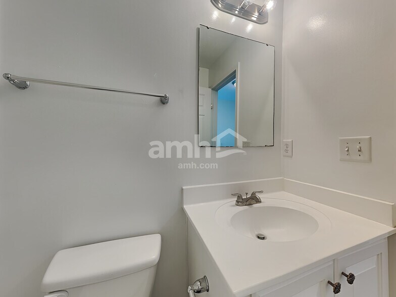 Building Photo - 4 Woodsong Ct