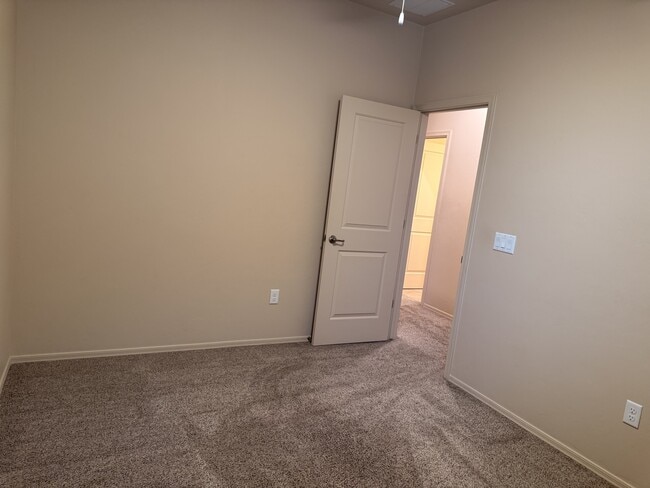 Building Photo - 4239 E Columbus Park Pl