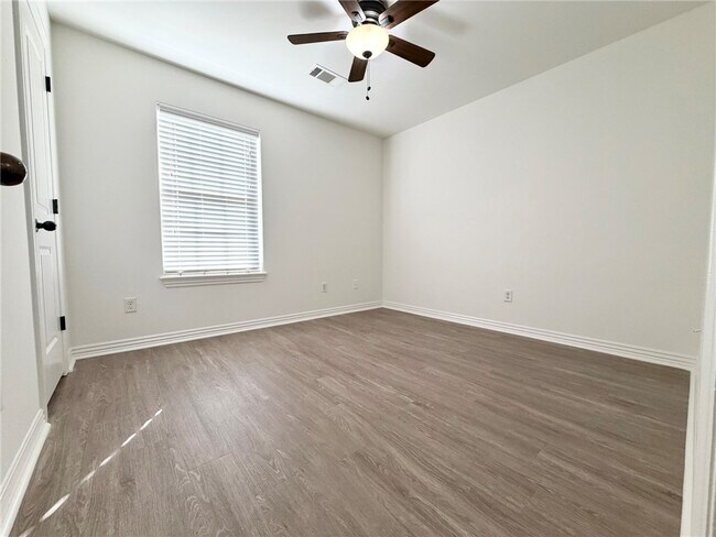 Building Photo - 2912 S D Pl