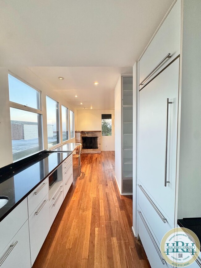 Building Photo - Tranquil & Spacious 2 BR|1 BA Condo in the Central Richmond District