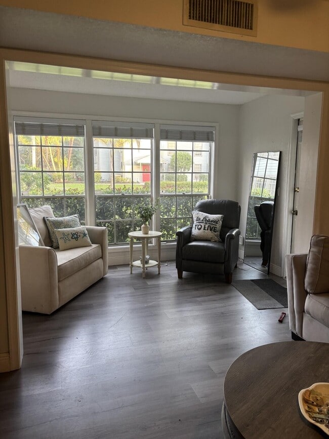 Building Photo - 5048 Heatherhill Ln