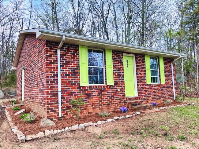 Primary Photo - 268 Flowers Ln