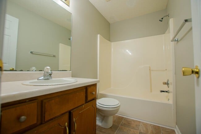 Building Photo - Pet Friendly Three Bedroom!