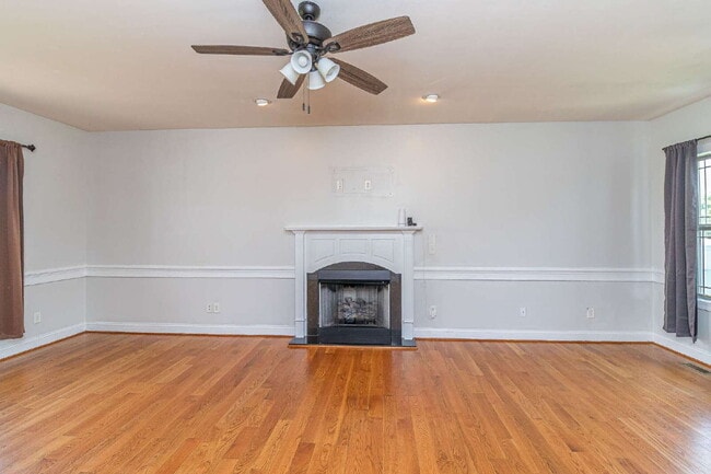 Building Photo - Spacious 2-Story in Pikeville! 3 BR | 2.5 BA w/ Bonus Room *Lawn Care / Trash Included*