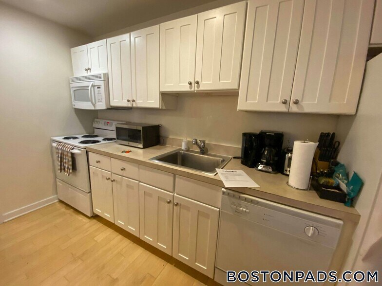 Building Photo - 40 Boylston St