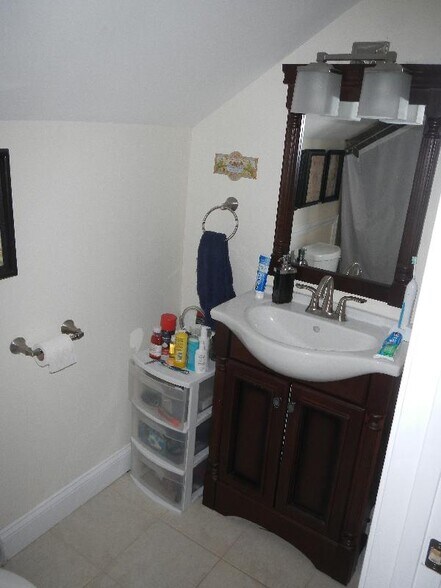 Images are representative samples of the advertised unit. Actual units shown during tours may differ - 16 Stockwell St