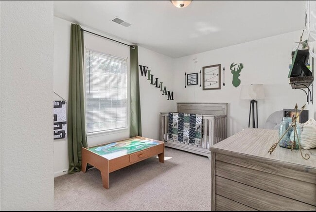 Building Photo - Duplex close to post
